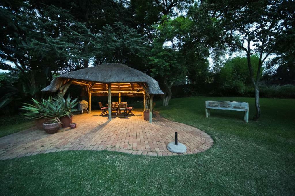 50 On Shepherd Boutique Guest House Sandton Eksteriør bilde